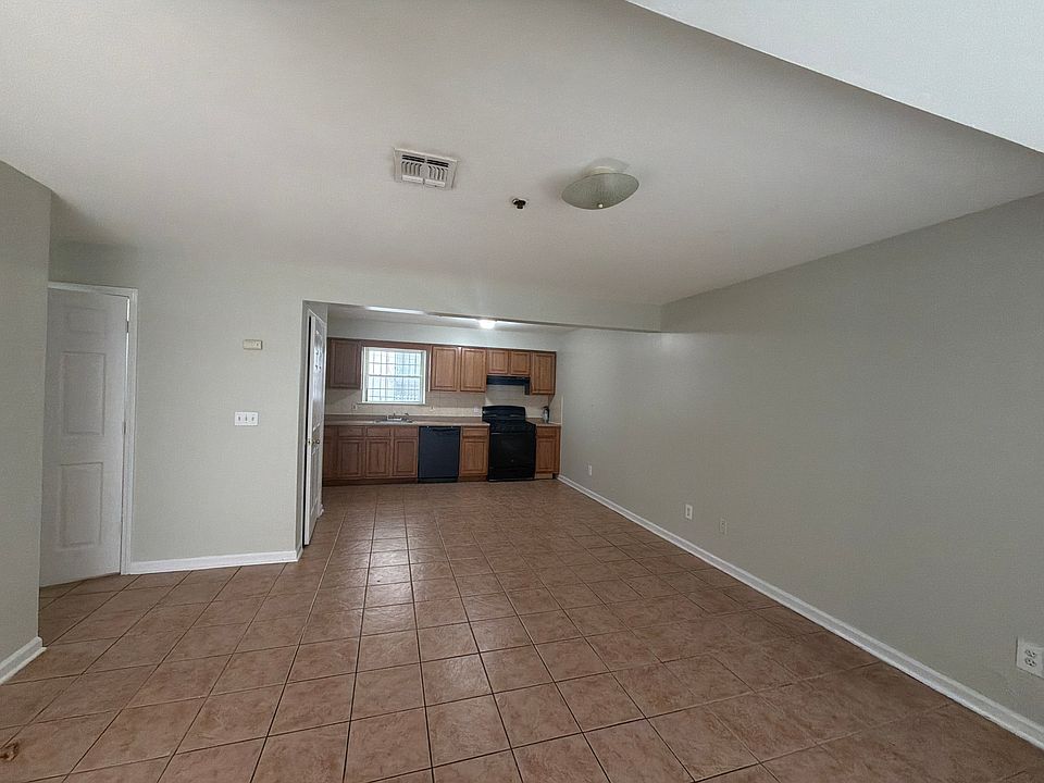 1st image of 82 Hawthorne Ave #1R