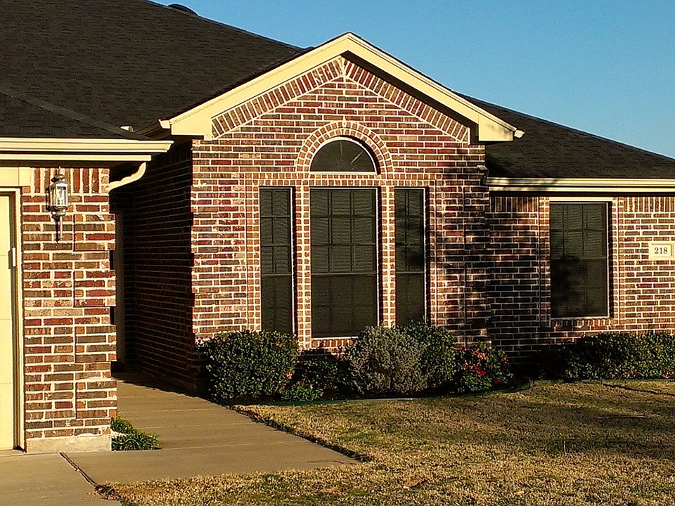 1st image of 218 Willow Creek Dr