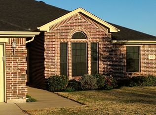 218 Willow Creek Dr, Weatherford, TX 76085