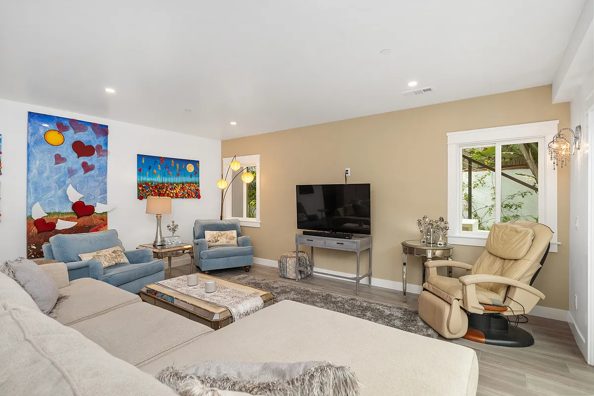 3 bed, 1828 sqft, $10,000 — Photo 2