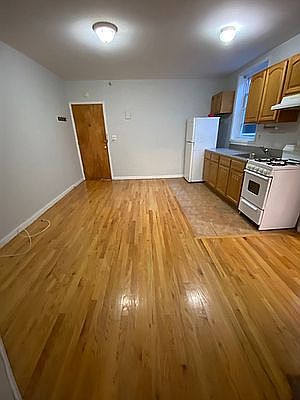 4th image of 31-22 34th St #2R