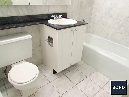 Rented by Bond New York | media 80