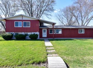 5623 W Luebbe Ln, Milwaukee, WI 53223