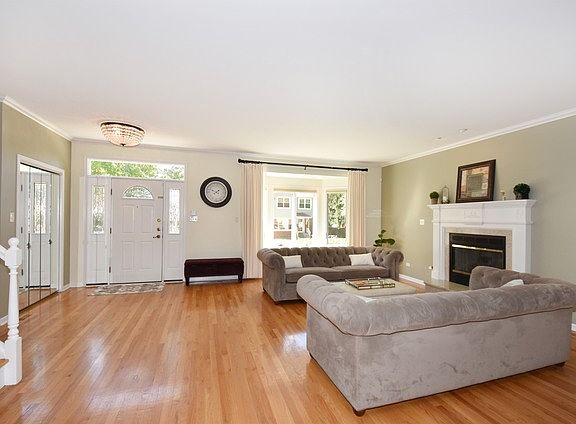 3rd image of 5745 S Nordica Ave