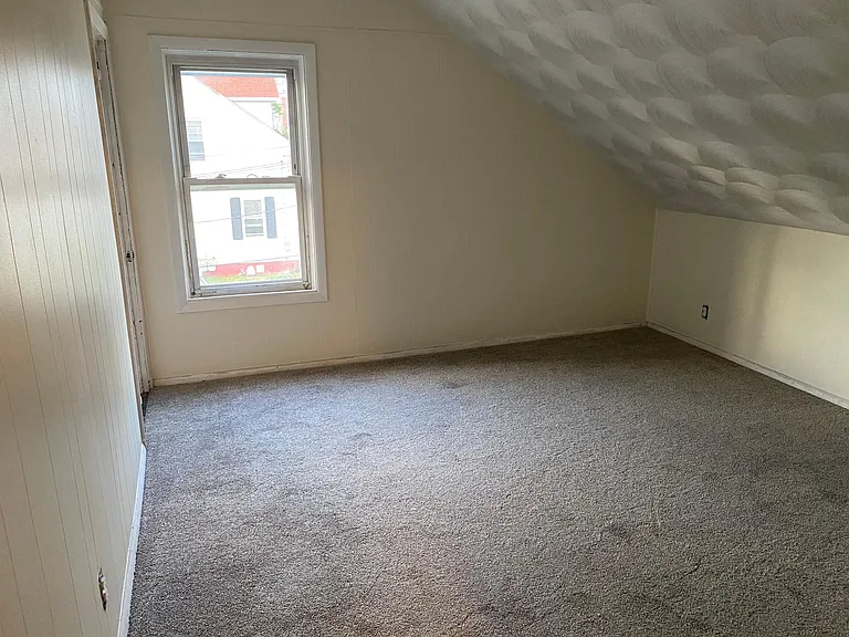 875 Jefferson Blvd #1 — Photo 3