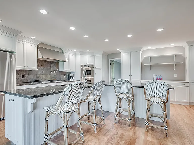 1516 E Britton Rd — Photo 15