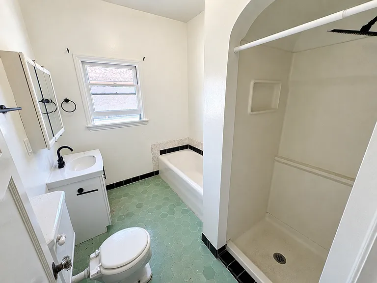1237 E Santa Clara St — Photo 15