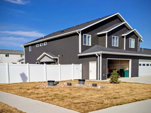 5602 Titanium Dr, Bismarck, ND 58503
