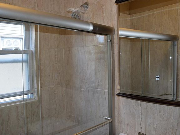 3rd image of 14 Jefferson Ave APT 2