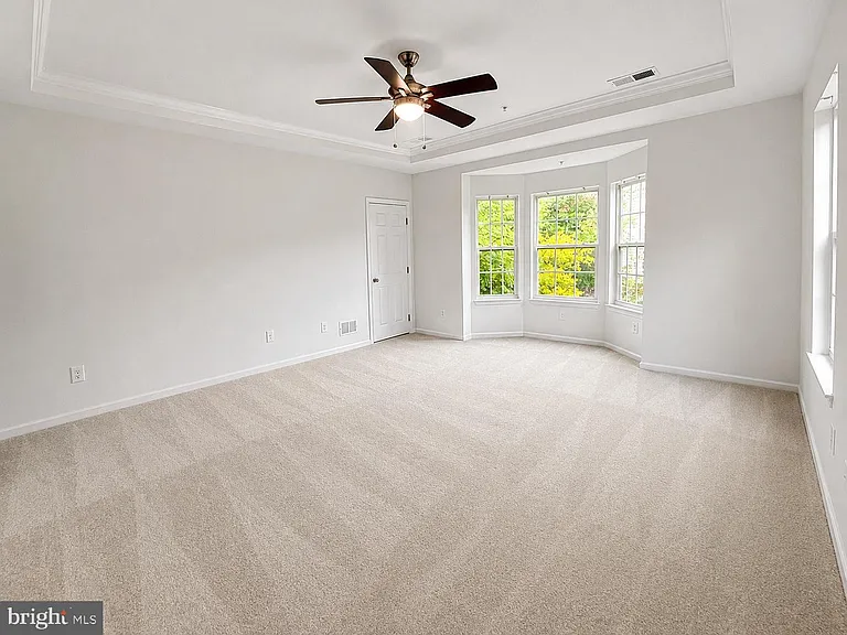 2585 Eastbourne Dr — Photo 18