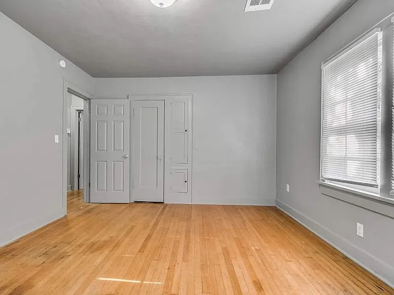 841 NE 26th St — Photo 28