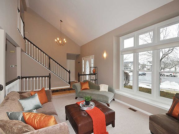 Foyer/Living Room
