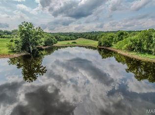 Honeysuckle Cir, Lebanon, MO 65536