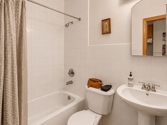5th image of 325 E 88th St APT 8