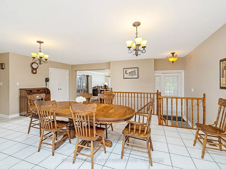 3161 Steeles Ave W — Photo 13