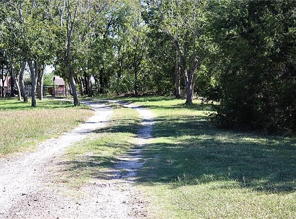 2nd image of 2845 Brookhollow Dr