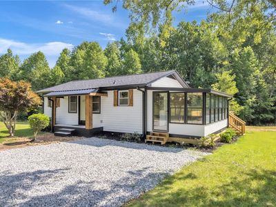 1179 Simms School Rd, Central, SC, 29630