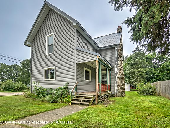 2nd image of 218 S Shiawassee St