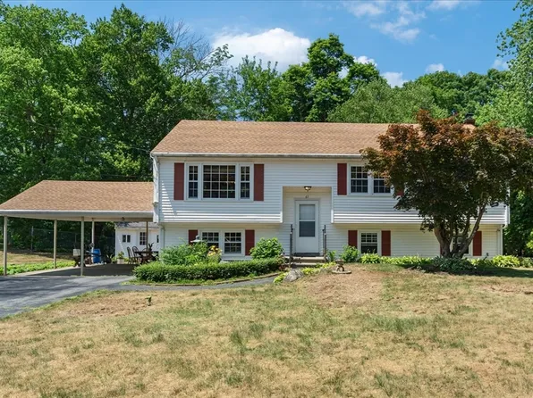 61 Hemlock Dr, Attleboro, MA 02703