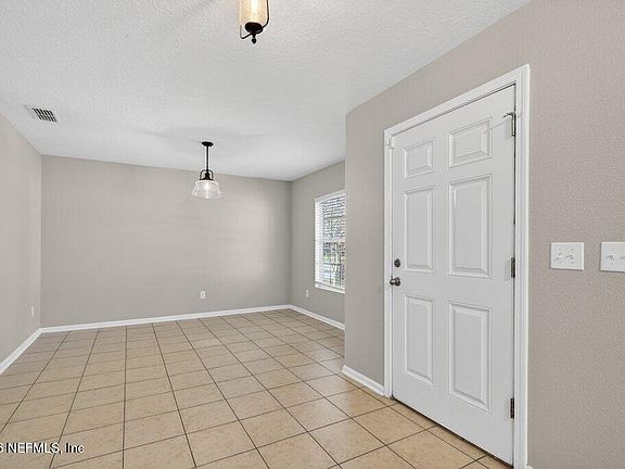 3rd image of 471 S HAMILTON SPRINGS Road