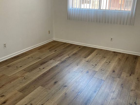 4th image of 2462 S Barrington Ave #2