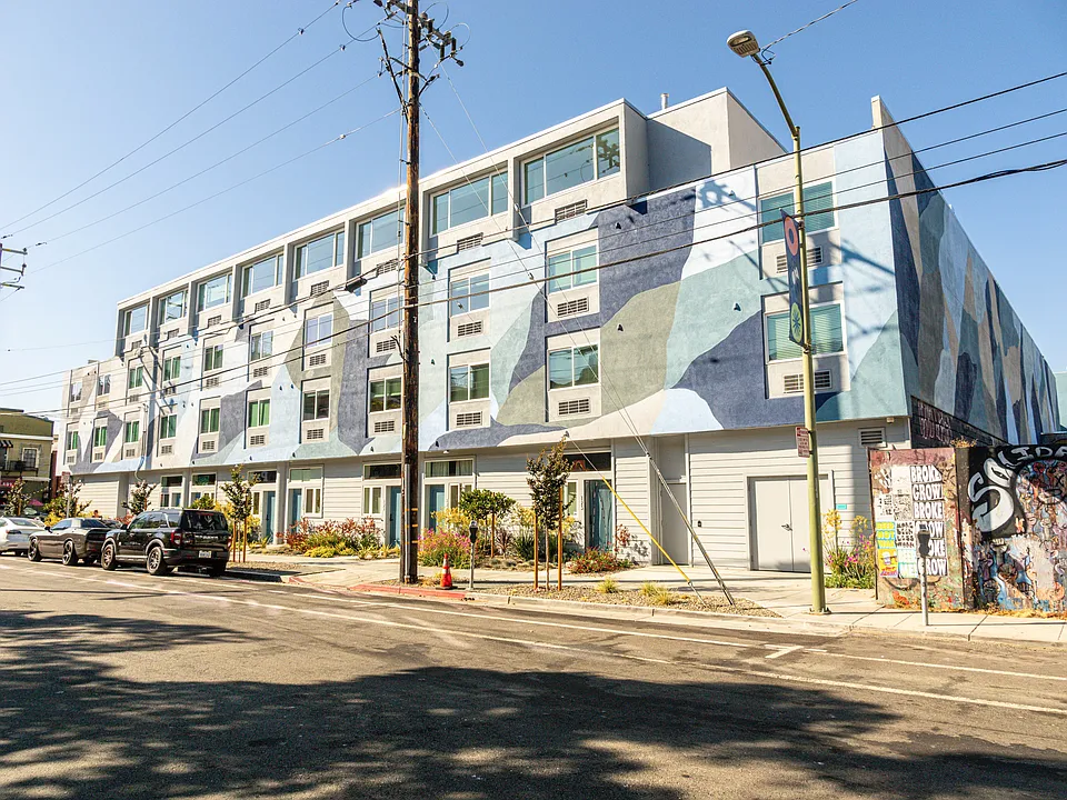 Building Photo 5
