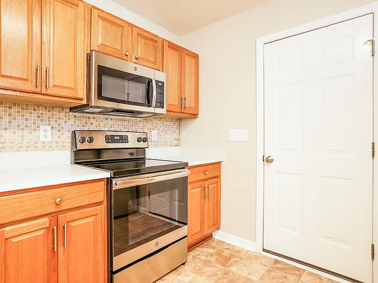 305 Wood Green Dr — Photo 9
