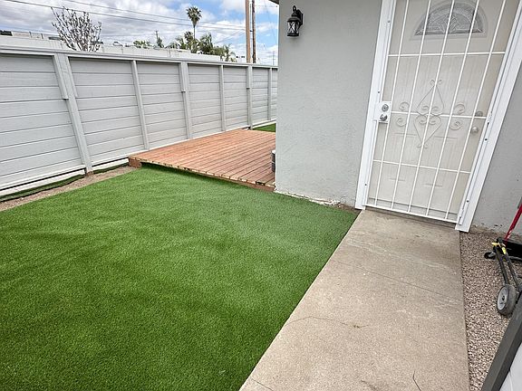 Large Fenced Yard
