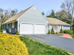 22 Goldenrod Ln, Centerville, MA 02632