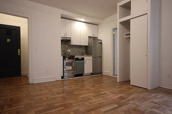 Rented by Aether Property Group | media 31