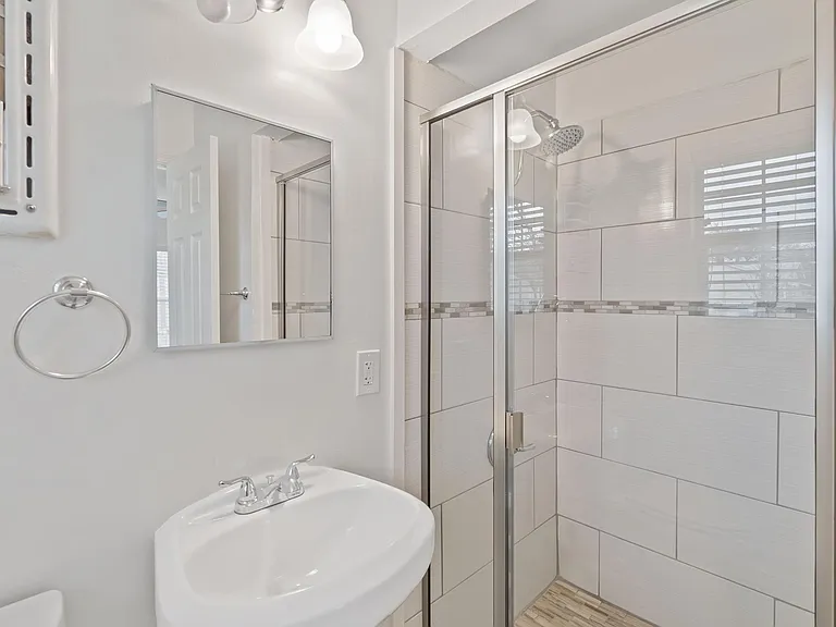 7704 Delafield Ln — Photo 16