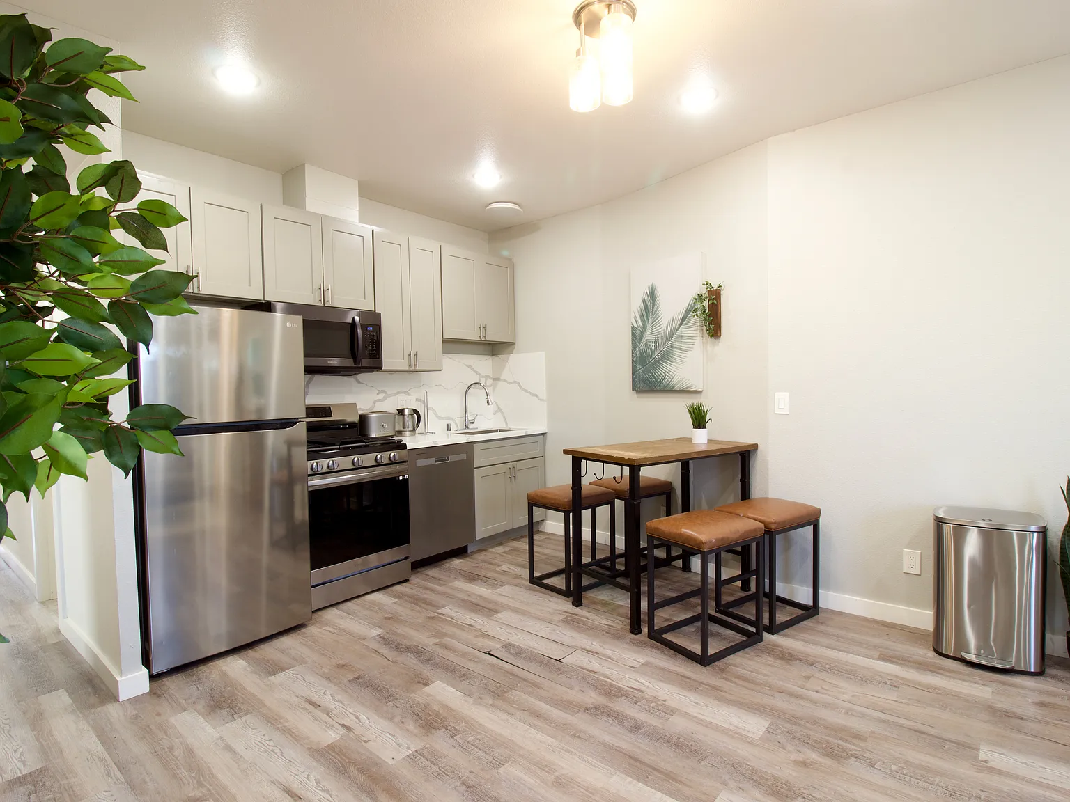 6 bed, 1450 sqft, $1,045 — Photo 4