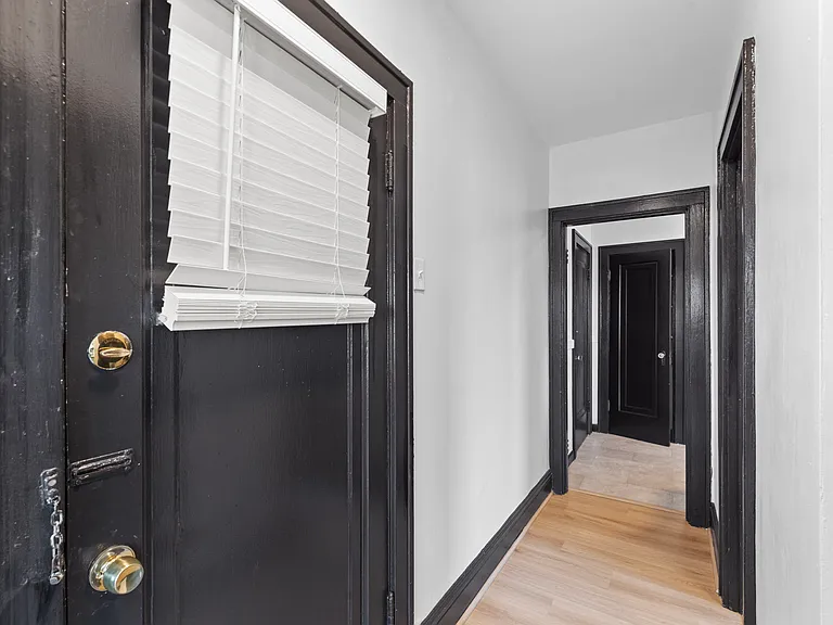702 De Mun Ave #F — Photo 2