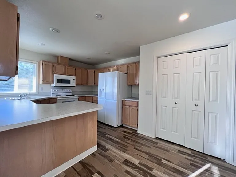 411 N Edgewood Ln — Photo 6