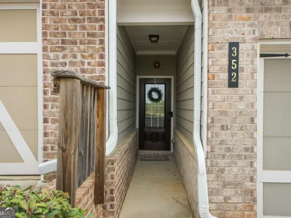 352 Cherryhill Ln, Woodstock, GA 30188