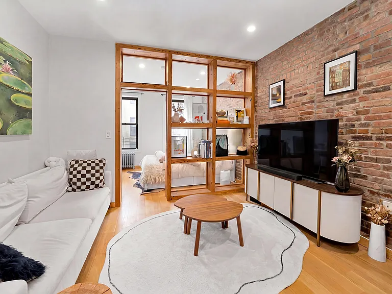 98 Suffolk St #3D — Photo 1