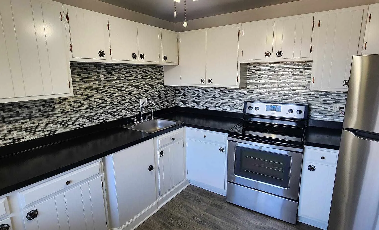 2 bed, 842 sqft, $1,500 — Photo 2