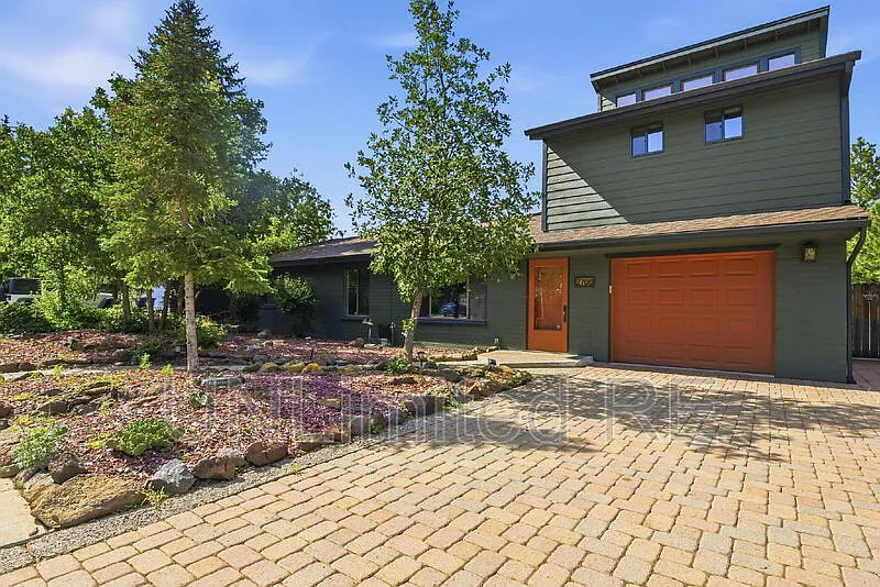 3 bed, 2.0 bath, 2072 sqft, $2,800 — Photo 3