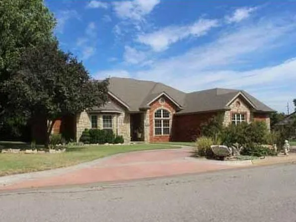 103 Elmwood Cir, Elk City, OK 73644