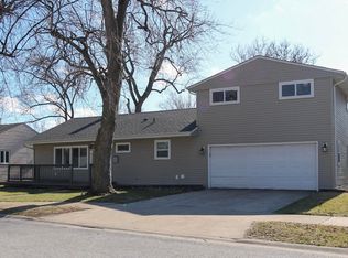 8124 Wicker Park Dr, Highland, IN 46322