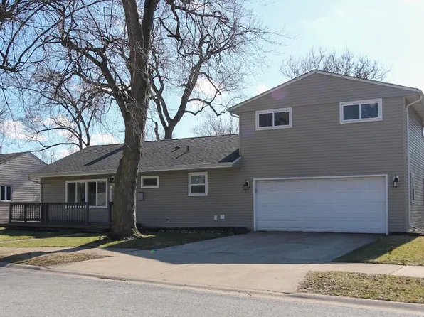 8124 Wicker Park Dr, Highland, IN 46322