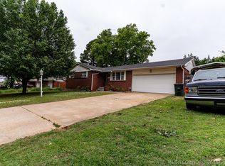 18 S Meadowhill Dr, Bristow, OK 74010