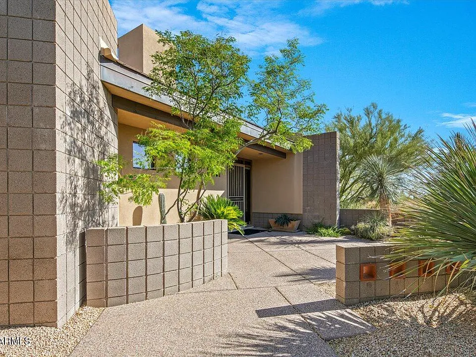 10507 E Fernwood Ln