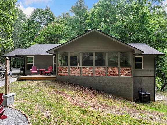 2nd image of 36 Dapple Ln