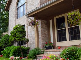 1163 Buckingham Rd, Haslett, MI 48840