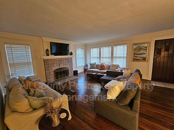 2nd image of 245 Lindbergh Dr NE