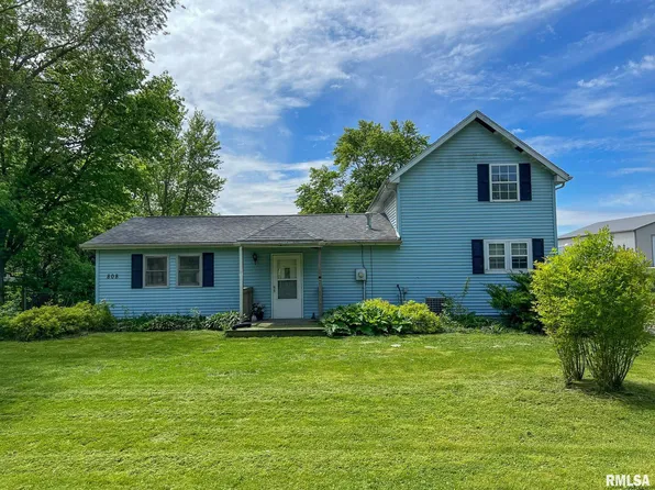 808 W 3rd St, Delavan, IL 61734