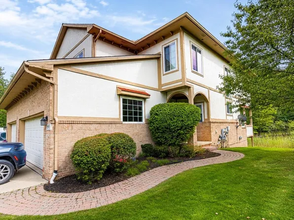 5995 Bella Vista Dr, West Bloomfield, MI 48322