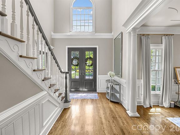 4th image of 11132 Colonial Country Ln