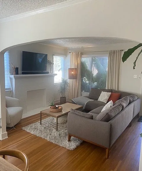 7518 Willoughby Ave — Photo 1